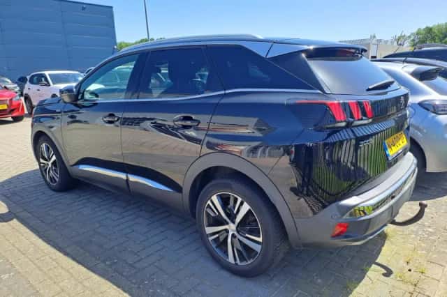 Peugeot 3008 (2018) thumbnail 2