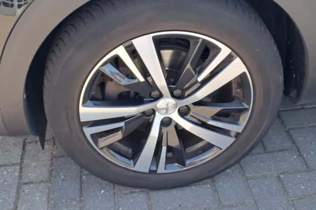 Peugeot 3008 (2018) thumbnail 4