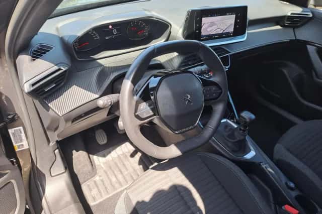 Peugeot 2008 (2021) thumbnail 2