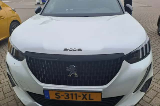 Peugeot 2008 (2023) thumbnail 2