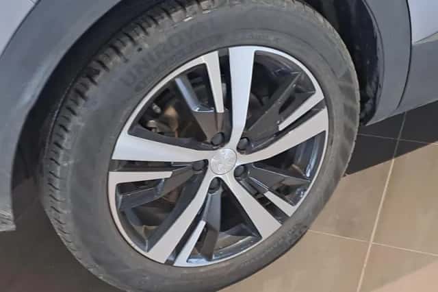 Peugeot 3008 (2022) thumbnail 5