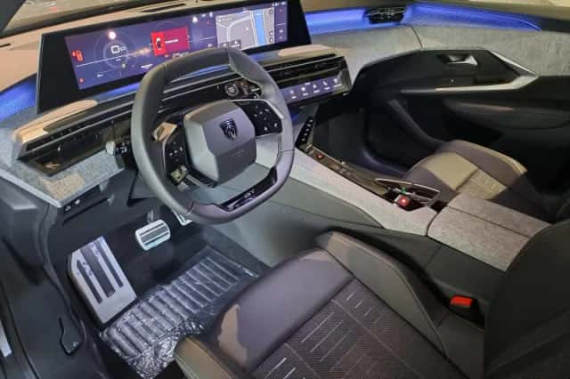 Peugeot 3008 (2025) thumbnail 2