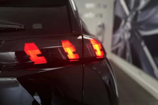 Peugeot e-2008 (2023) thumbnail 6