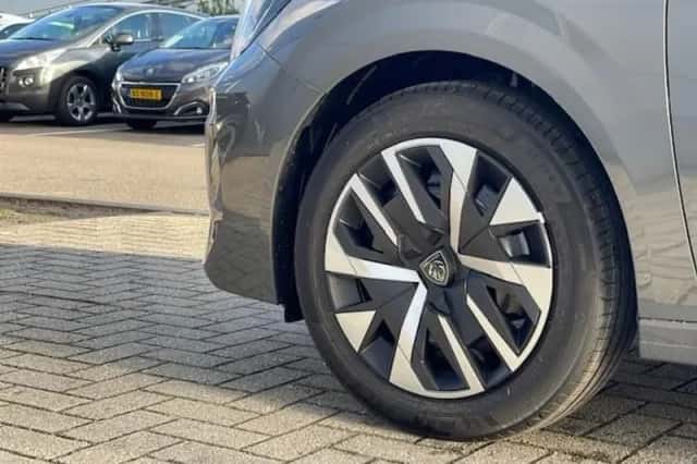 Peugeot 208 (2024) thumbnail 8