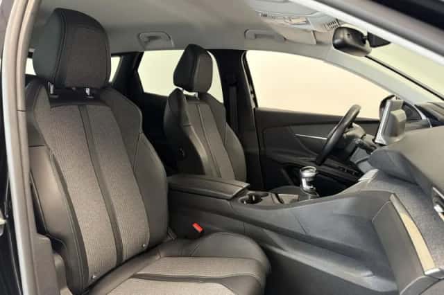 Peugeot 3008 (2022) thumbnail 7