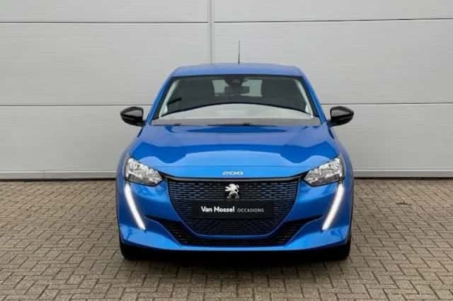 Peugeot e-208 (2023) thumbnail 2