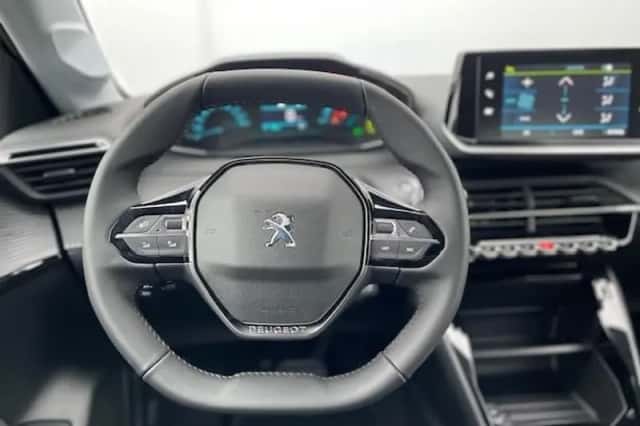 Peugeot e-208 (2023) thumbnail 17