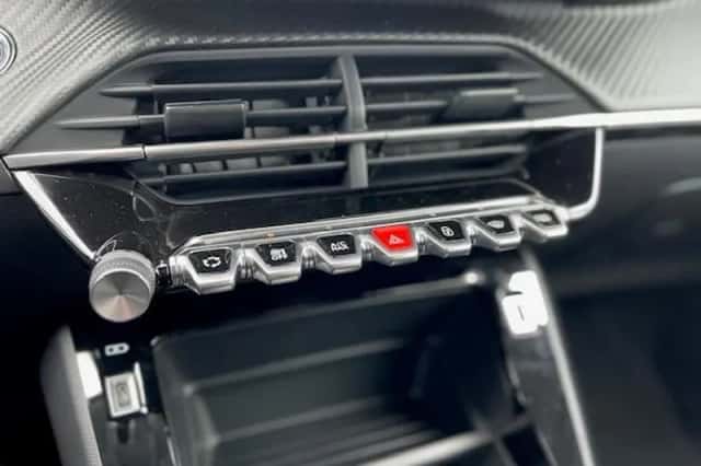 Peugeot e-208 (2023) thumbnail 21