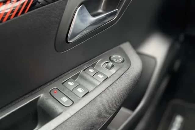 Peugeot e-208 (2023) thumbnail 23