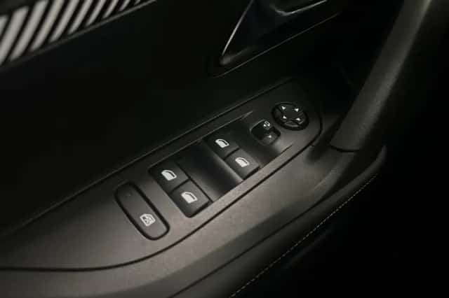 Peugeot e-2008 (2024) thumbnail 15