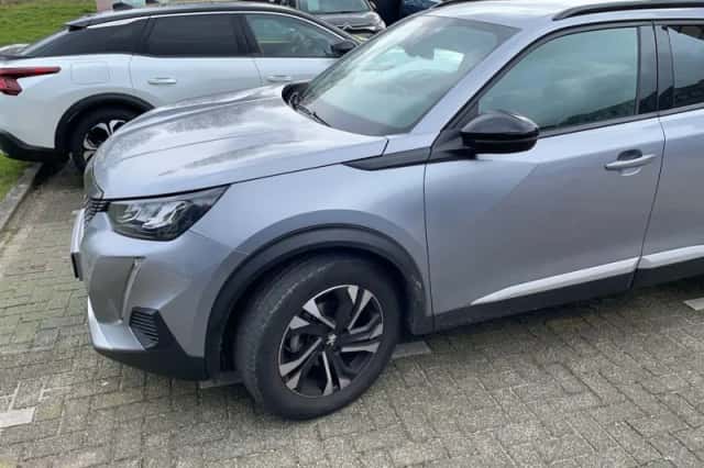 Peugeot 2008 (2022) thumbnail 2