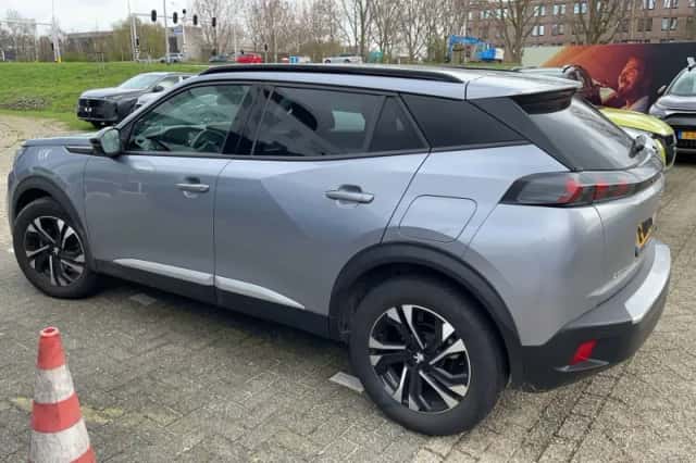 Peugeot 2008 (2022) thumbnail 4