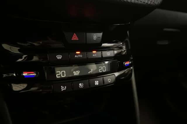 Peugeot 2008 (2019) thumbnail 11