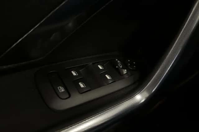 Peugeot 2008 (2019) thumbnail 13