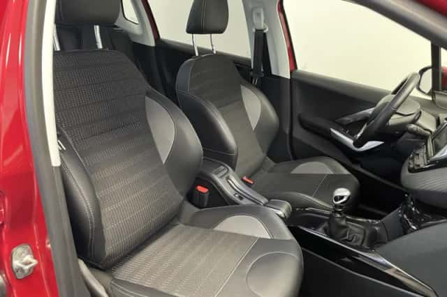 Peugeot 2008 (2019) thumbnail 4