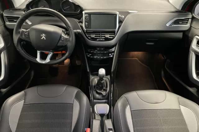 Peugeot 2008 (2019) thumbnail 6