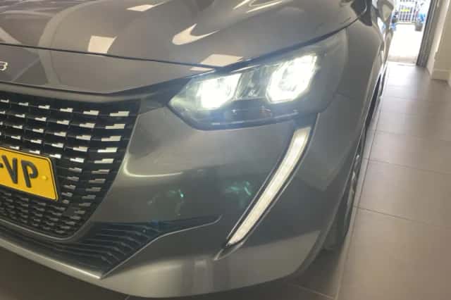 Peugeot 208 (2022) thumbnail 3