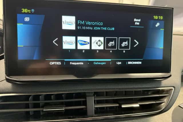 Peugeot 3008 (2023) thumbnail 12
