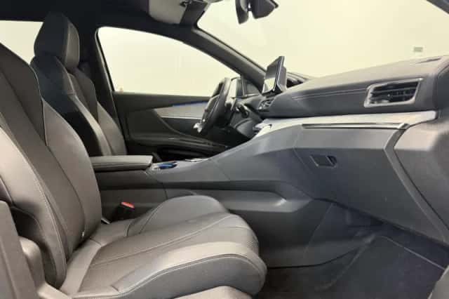 Peugeot 3008 (2023) thumbnail 5