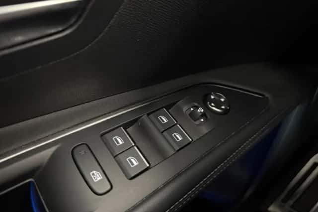 Peugeot 3008 (2023) thumbnail 8
