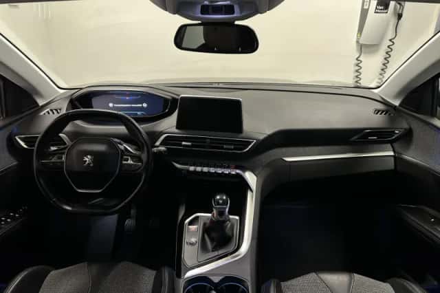 Peugeot 5008 (2018) thumbnail 15