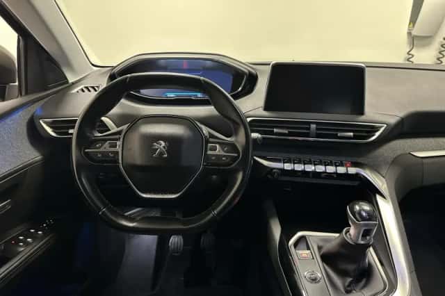 Peugeot 5008 (2018) thumbnail 16