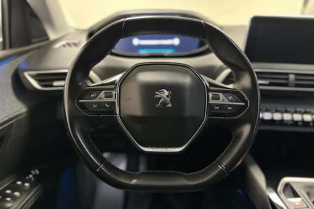 Peugeot 5008 (2018) thumbnail 17