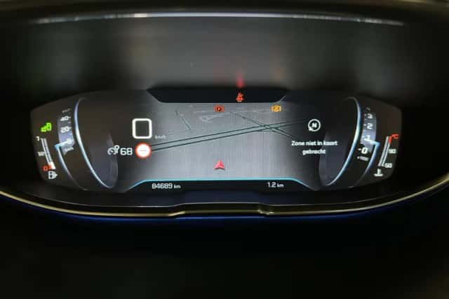 Peugeot 5008 (2018) thumbnail 18
