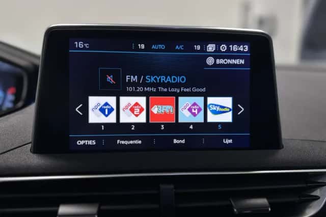 Peugeot 5008 (2018) thumbnail 20