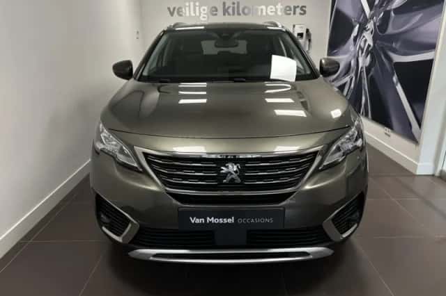 Peugeot 5008 (2018) thumbnail 3