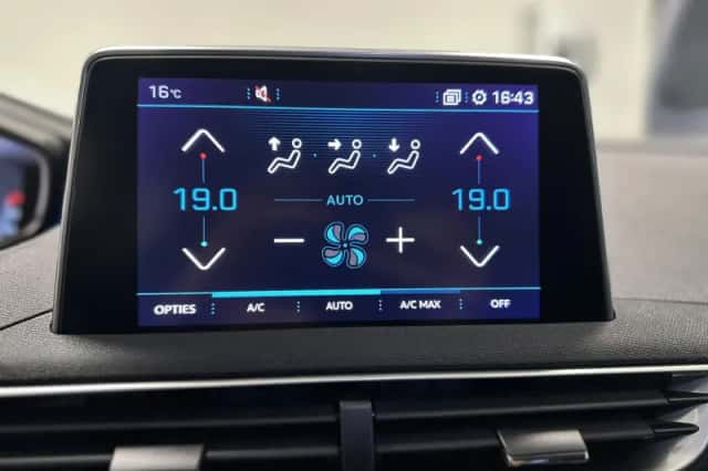 Peugeot 5008 (2018) thumbnail 21