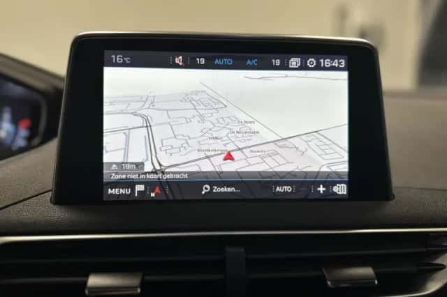 Peugeot 5008 (2018) thumbnail 22