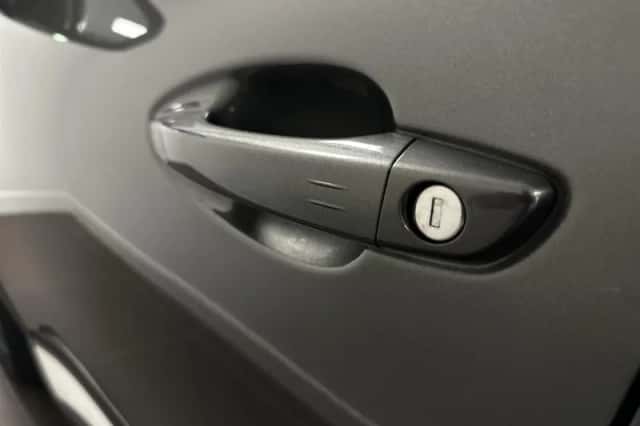Peugeot 5008 (2018) thumbnail 27