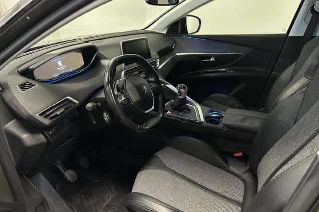 Peugeot 5008 (2018) thumbnail 9