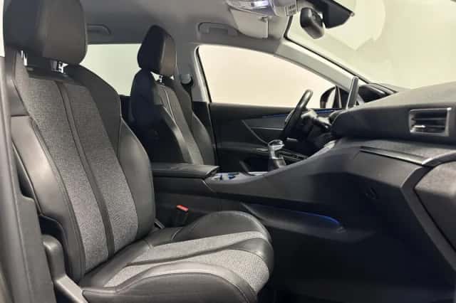 Peugeot 5008 (2018) thumbnail 10