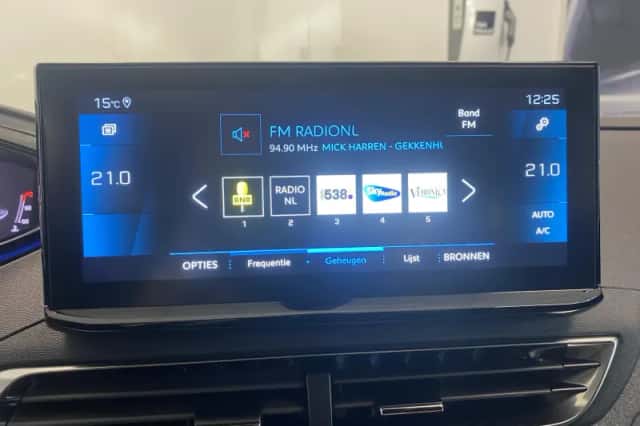 Peugeot 3008 (2023) thumbnail 14