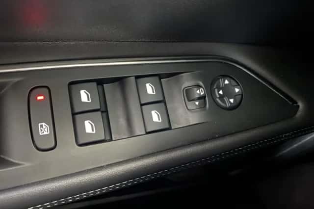 Peugeot 3008 (2023) thumbnail 18