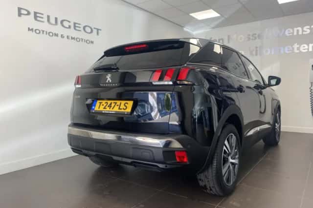 Peugeot 3008 (2023) thumbnail 5