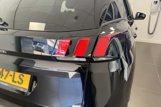 Peugeot 3008 (2023) thumbnail 8