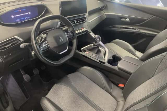 Peugeot 3008 (2023) thumbnail 9