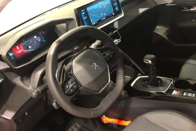 Peugeot 208 (2023) thumbnail 4