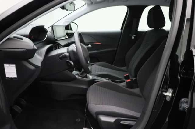 Peugeot 208 (2023) thumbnail 9