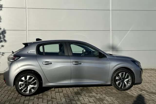 Peugeot 208 (2025) thumbnail 5