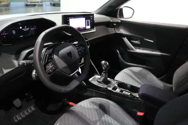 Peugeot 2008 (2024) thumbnail 4