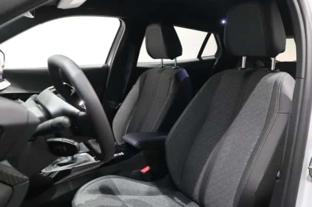 Peugeot 2008 (2024) thumbnail 5
