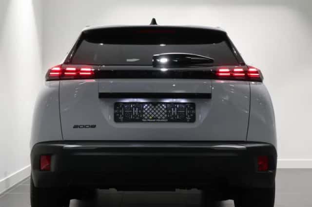 Peugeot 2008 (2024) thumbnail 9