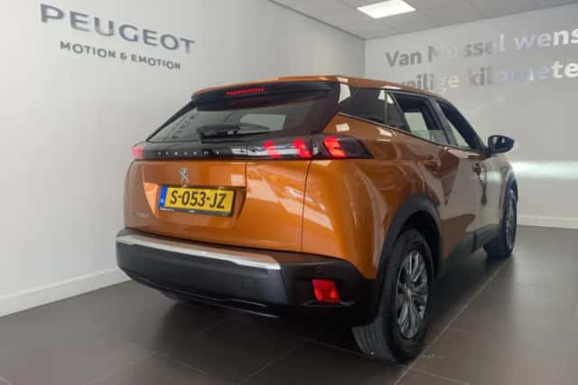 Peugeot e-2008 (2023) thumbnail 5