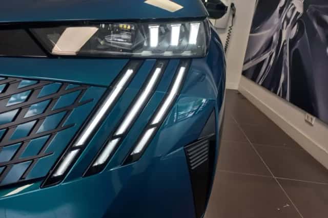 Peugeot e-3008 (2025) thumbnail 5