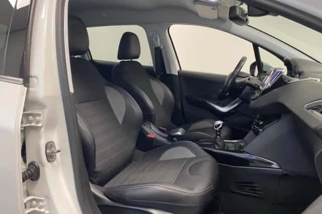 Peugeot 2008 (2019) thumbnail 5