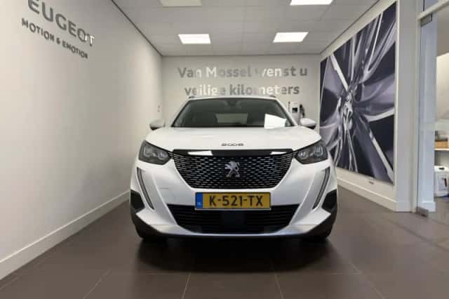 Peugeot 2008 (2021) thumbnail 2